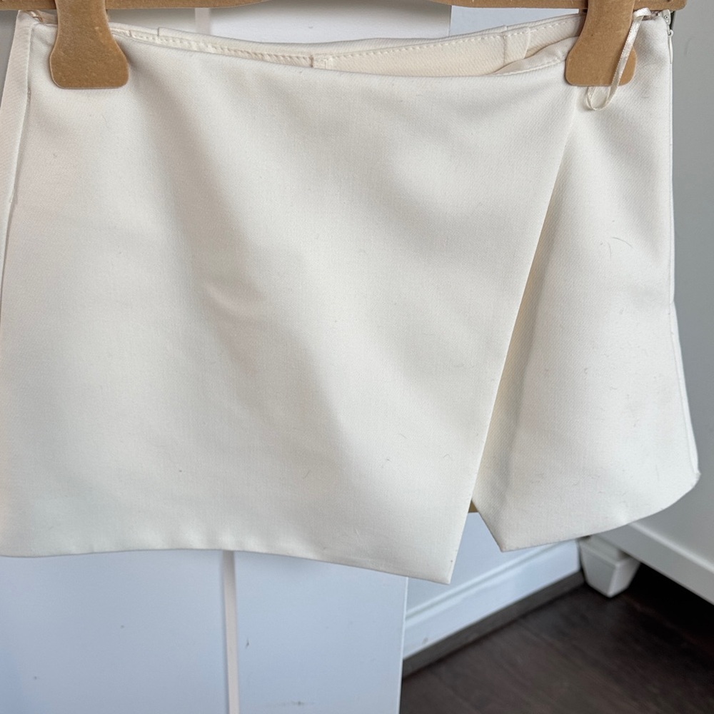 Zara Off-White Mini Skort